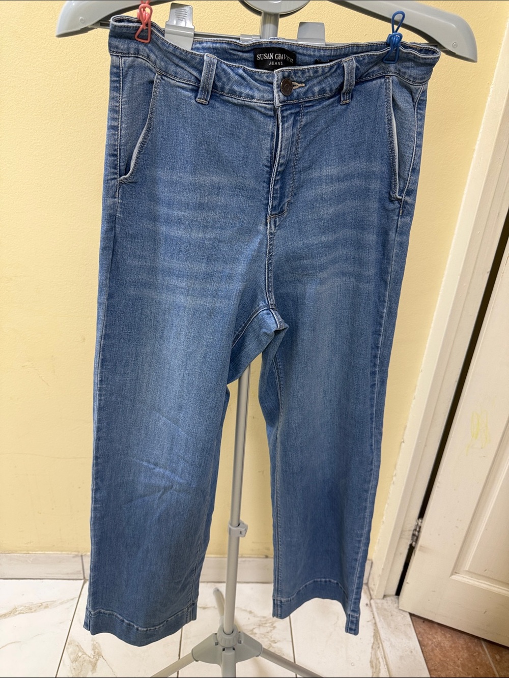 Susan Graver Relaxed woman’s Jeans in Light Blue Denim